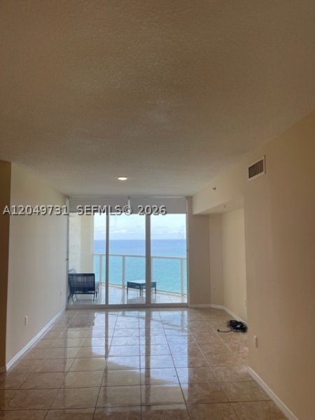Apartment for rent at La Perla 3910