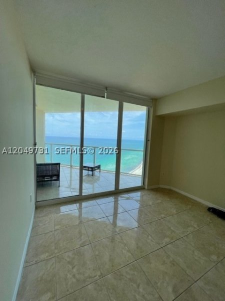 Apartment for rent at La Perla 3910