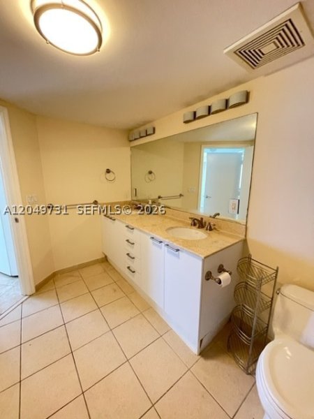 Apartment for rent at La Perla 3910