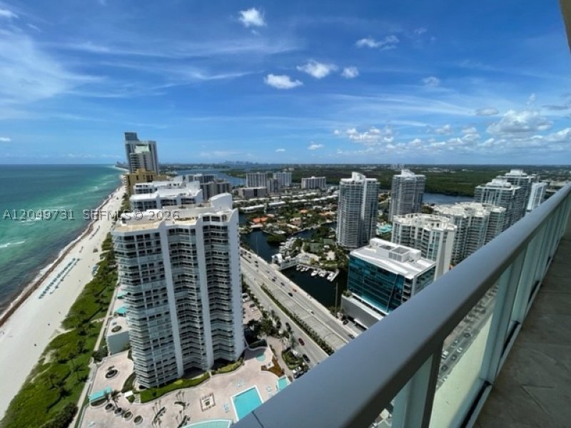 Apartment for rent at La Perla 3910