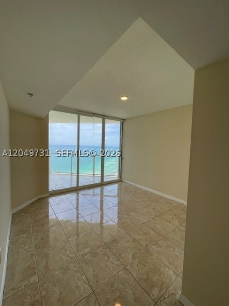 Apartment for rent at La Perla 3910