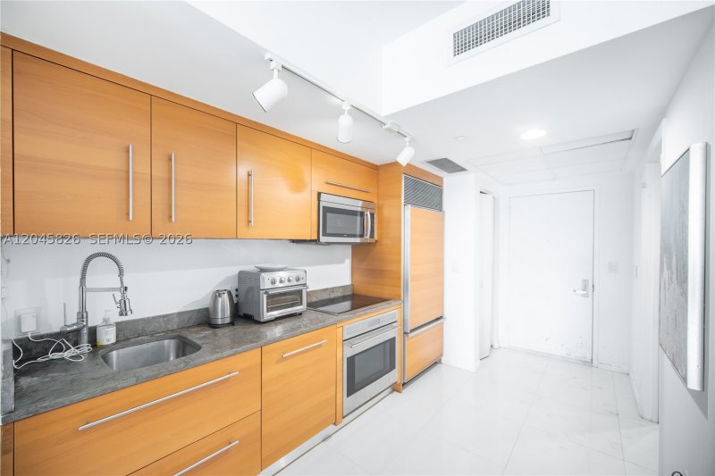 Apartment for rent at Icon Brickell Tower I 2010