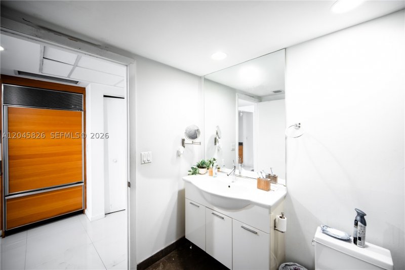 Apartment for rent at Icon Brickell Tower I 2010