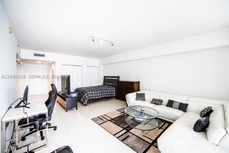 Apartment for rent at Icon Brickell Tower I 2010