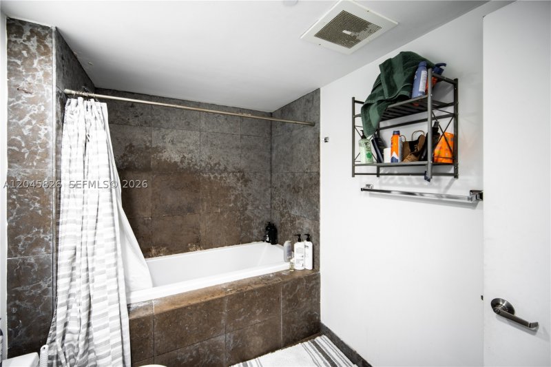 Apartment for rent at Icon Brickell Tower I 2010