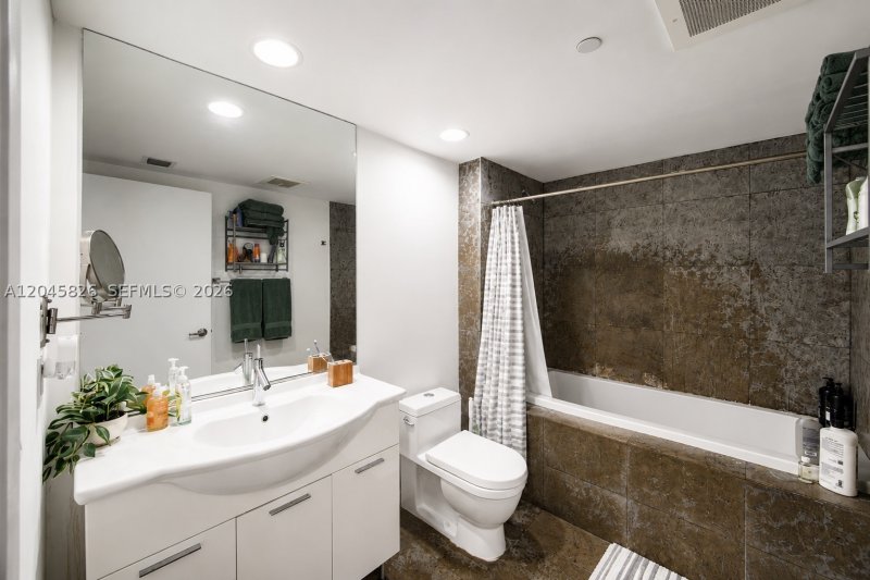 Apartment for rent at Icon Brickell Tower I 2010