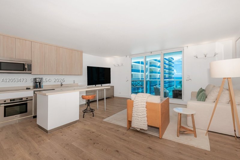Apartment for rent at Roney Palace 541