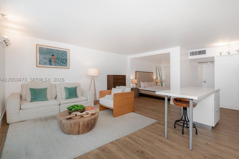 Apartment for rent at Roney Palace 541