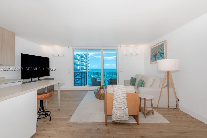 Apartment for rent at Roney Palace 541