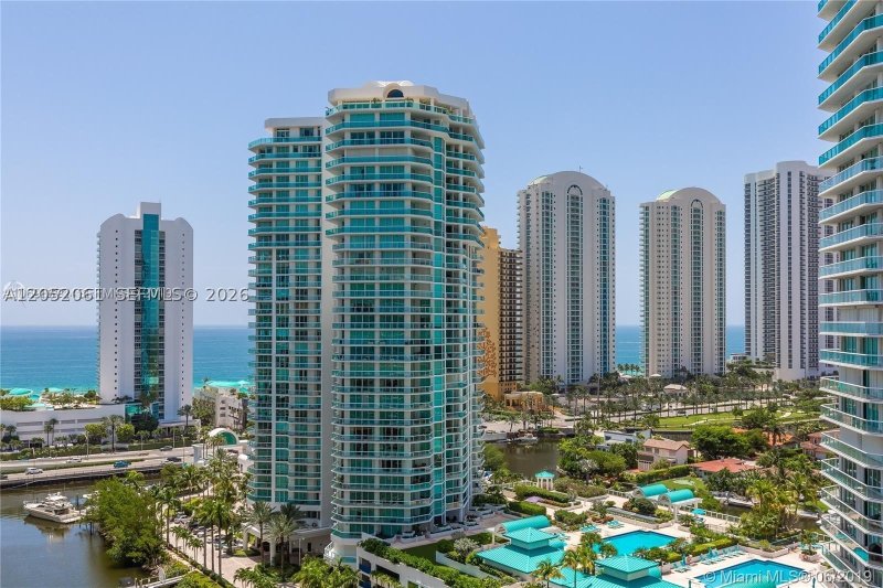 Condo for sale at Parque Towers at St. Tropez 5-2401