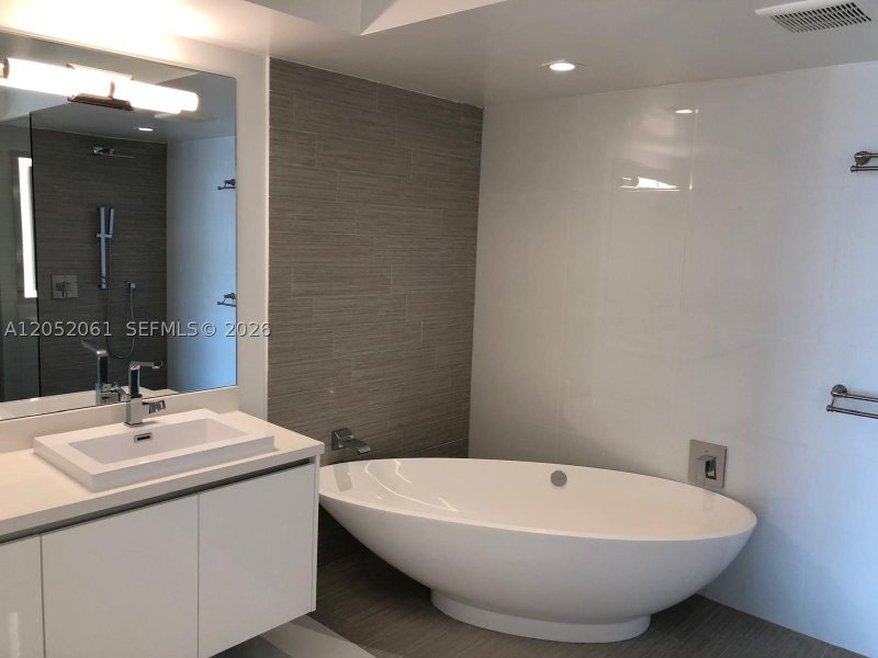 Condo for sale at Parque Towers at St. Tropez 5-2401