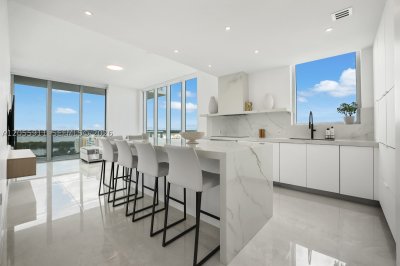 Eloquence on the Bay Apt #1208