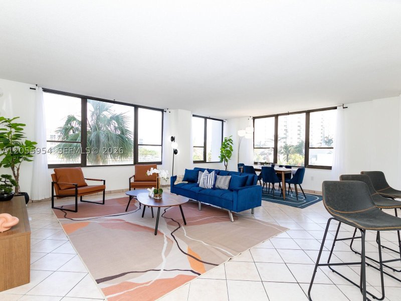 Condo for sale at Alexander Towers 305