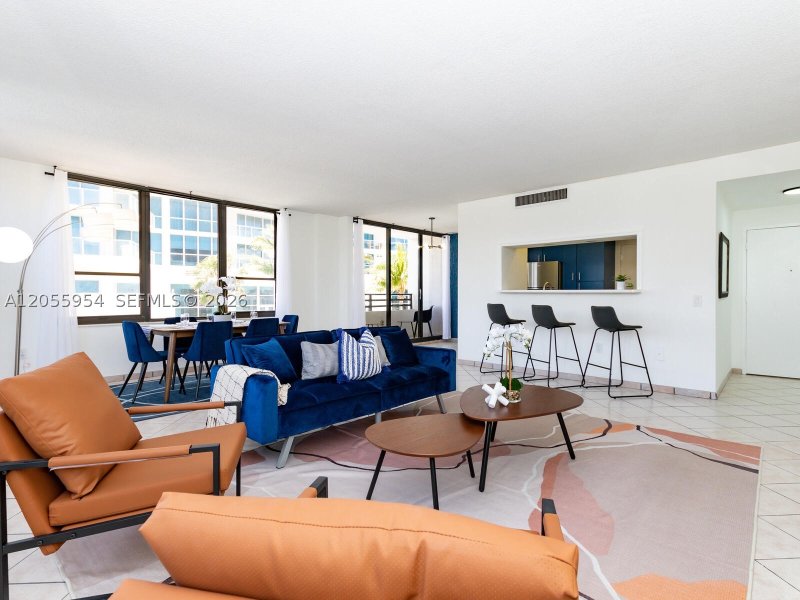Condo for sale at Alexander Towers 305