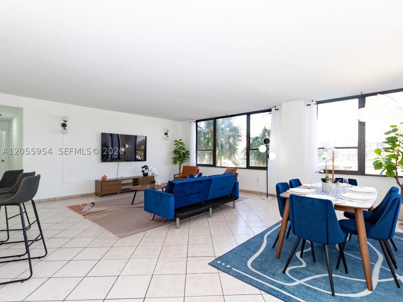Condo for sale at Alexander Towers 305