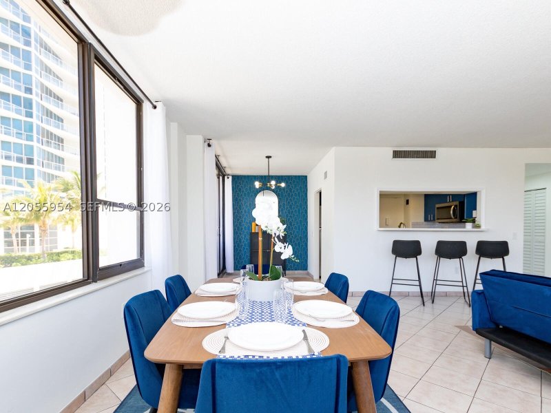 Condo for sale at Alexander Towers 305