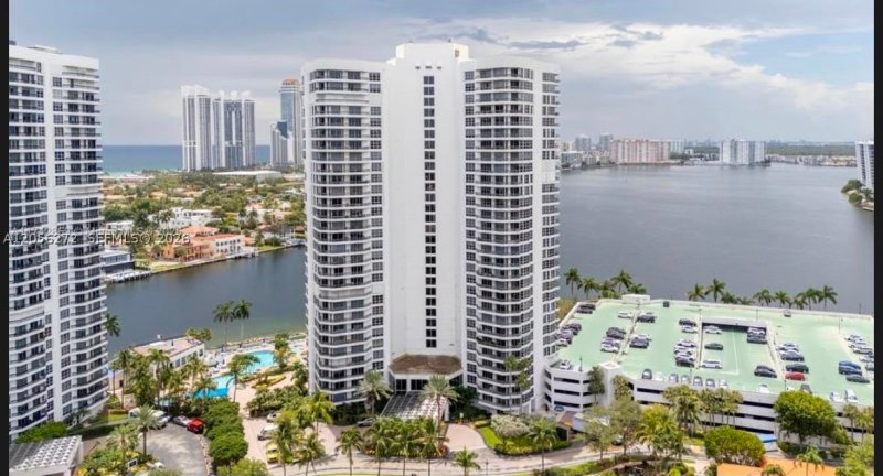 Aluguel de apartamento no Mystic Pointe 200 304
