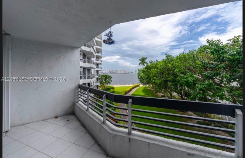 Aluguel de apartamento no Mystic Pointe 200 304