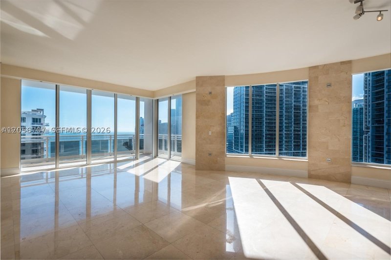 Apartment for rent at Carbonell 3004