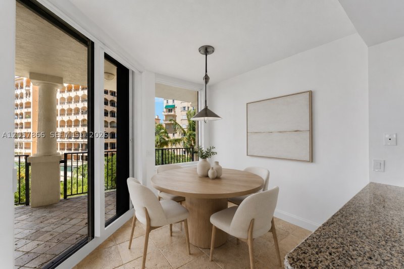 Comprar apartamento en Verona At Deering Bay 404