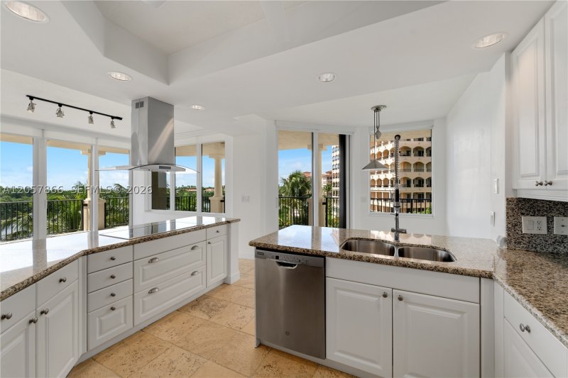 Comprar apartamento en Verona At Deering Bay 404