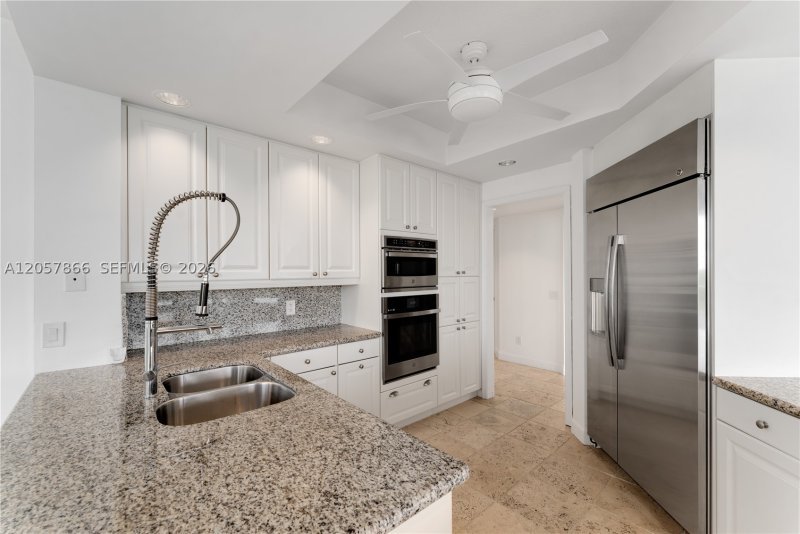 Comprar apartamento en Verona At Deering Bay 404