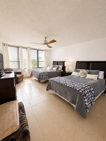 Condo for sale at Alexander Towers 401