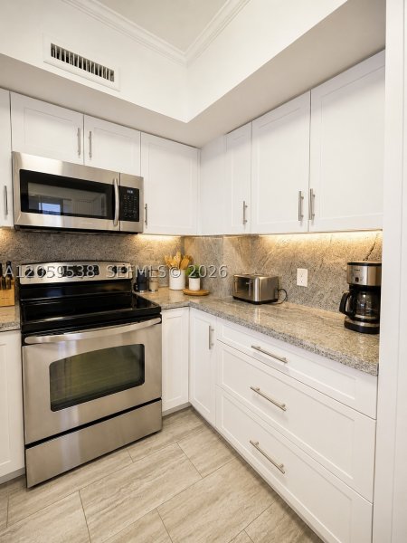 Condo for sale at Alexander Towers 401