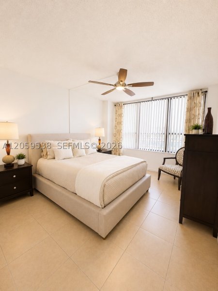 Condo for sale at Alexander Towers 401