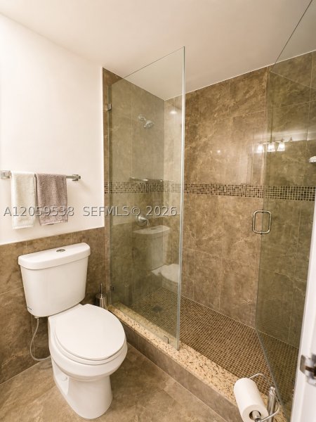 Condo for sale at Alexander Towers 401