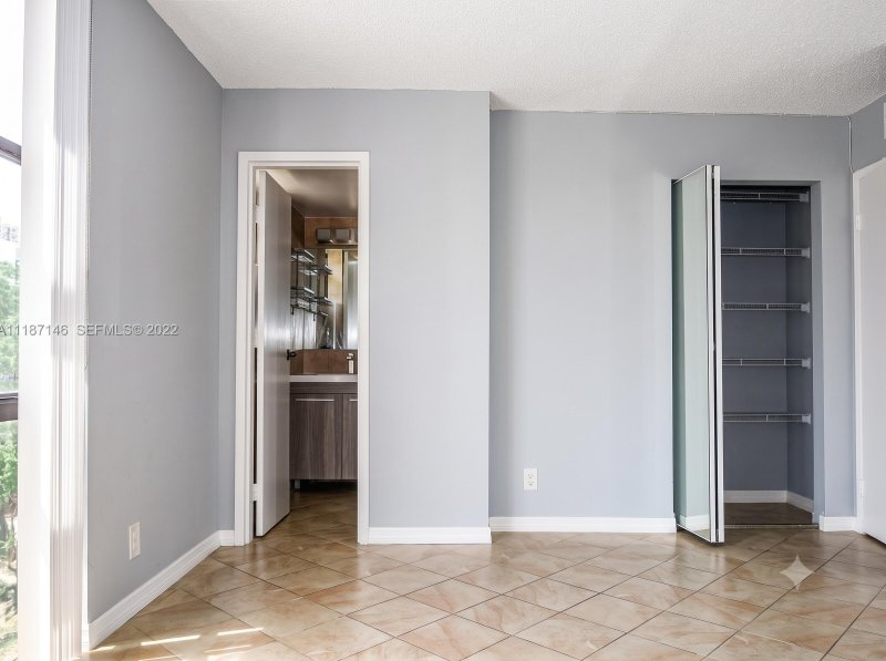 Apartment for rent at Plaza of the Americas 529