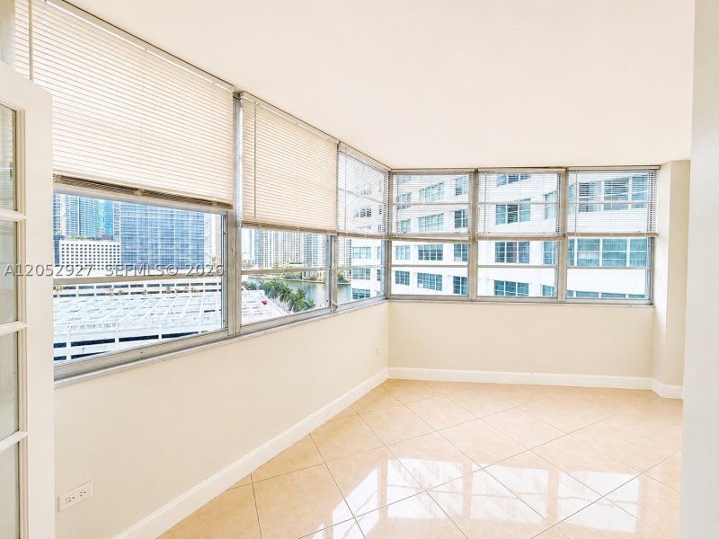 Apartment for rent at Four Ambassadors 1245