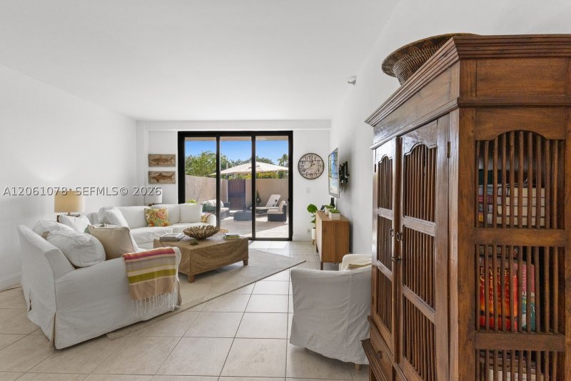 Alquiler de apartamento en Key Colony III Emerald Bay 127