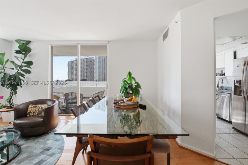 Comprar apartamento no Courvoisier Courts 610