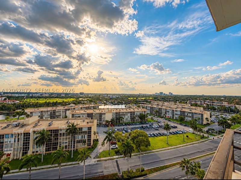 Condo for sale at Olympus Towers 1207