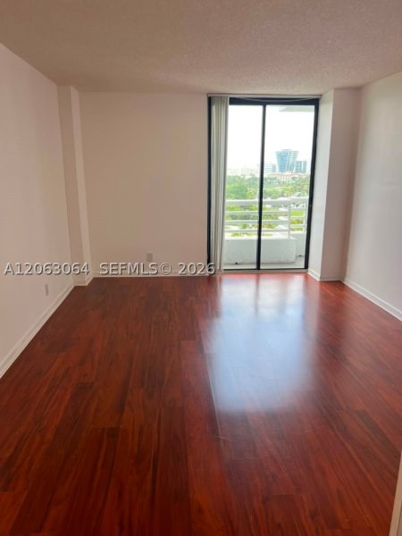 Comprar apartamento en Parc Central Aventura 803