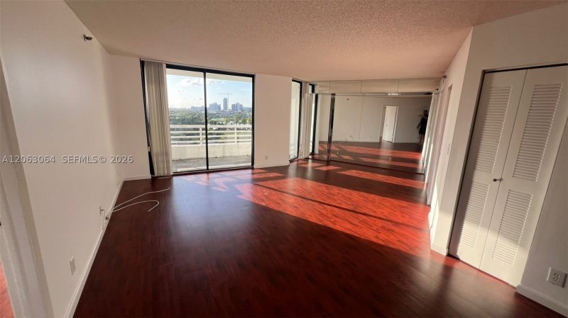 Comprar apartamento en Parc Central Aventura 803