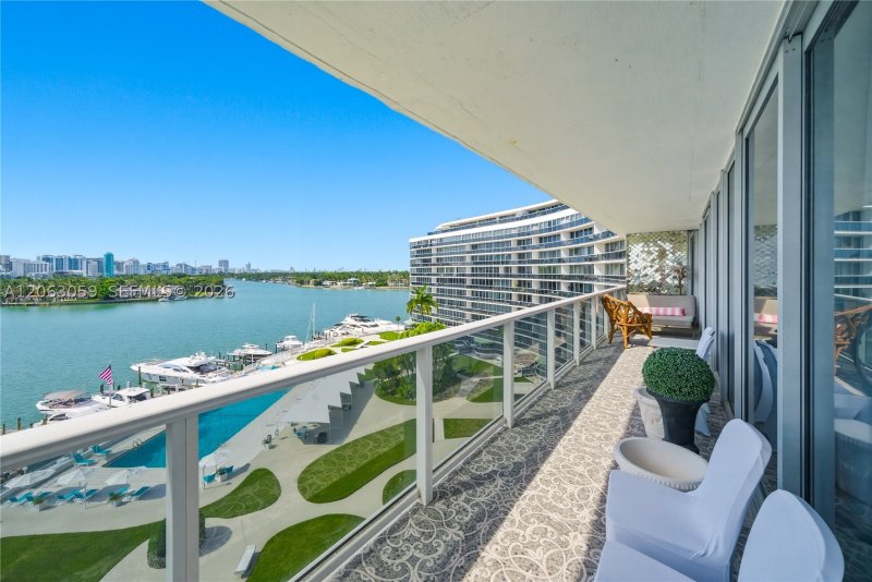 Comprar apartamento en King Cole 702/704
