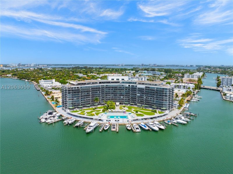 Comprar apartamento en King Cole 702/704