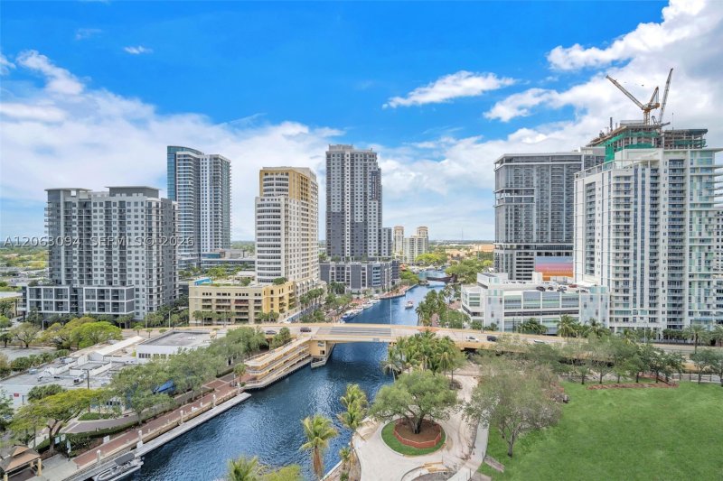 Condo for sale at Las Olas River House 1602