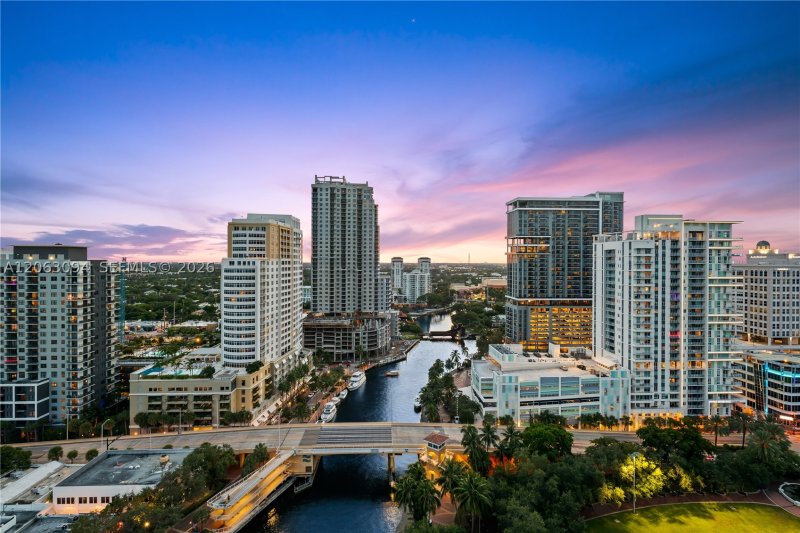 Condo for sale at Las Olas River House 1602