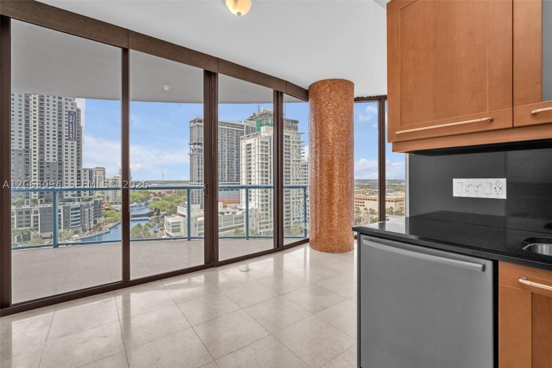 Condo for sale at Las Olas River House 1602