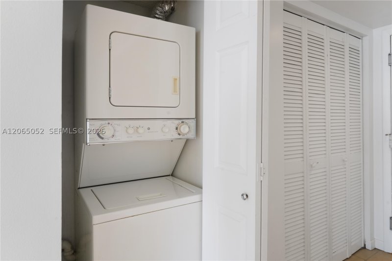 Condo for sale at Isola Brickell Key 808