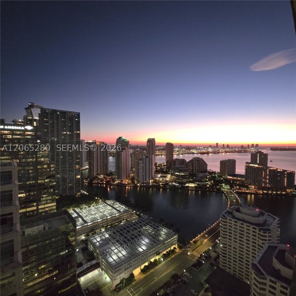 Comprar apartamento no The Plaza Tower I 3904