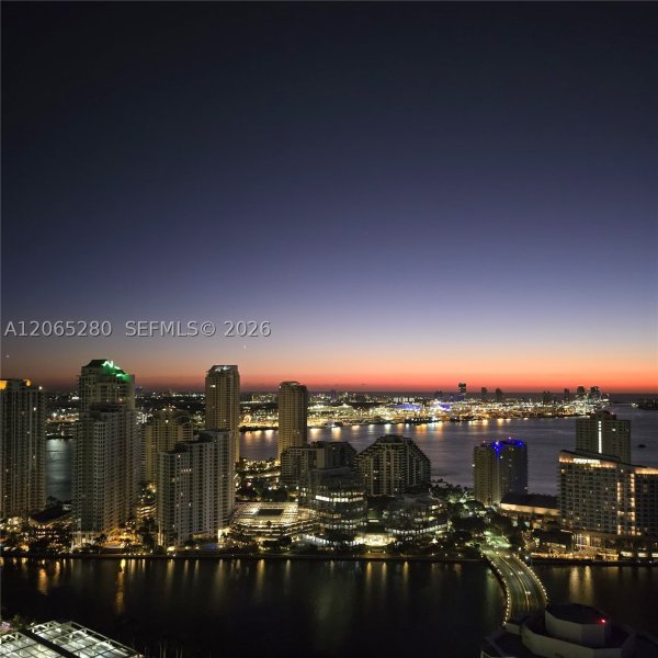 Comprar apartamento no The Plaza Tower I 3904