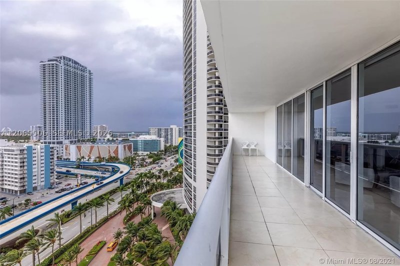 Aluguel de apartamento no Beach Club Two 1606