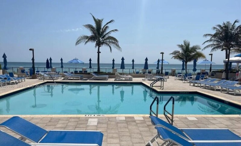 Condo for sale at Malaga Towers 16B