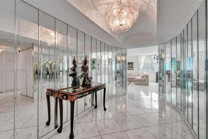 Condo for sale at Malaga Towers 16B