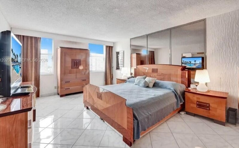 Condo for sale at Malaga Towers 16B