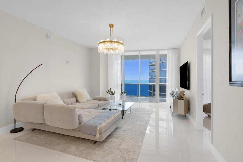 Condo for sale at Trump Tower Three 2207